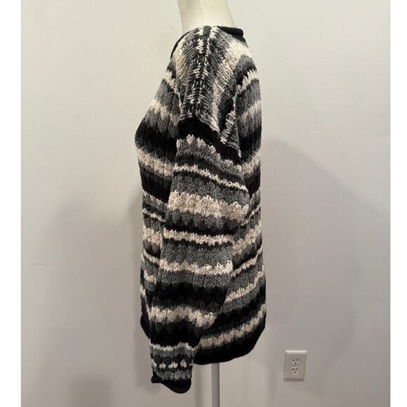 Metropolitan New York 10001 Black White Sweater - Size Medium - Picture 3 of 6